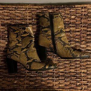 Bandolino Animal print ankle boots 8 1/2